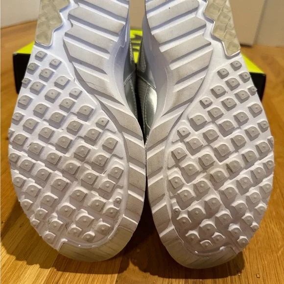 Zumba Fitness Silver Metallic Silver Women's Sneakers - Picture 3 of 4